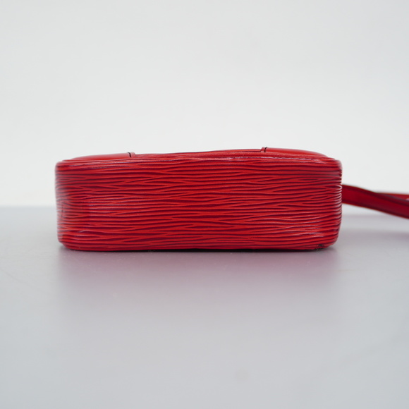 Louis Vuitton Epi Danube Shoulder Bag Red - Picture 3 of 12